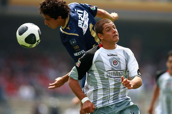 Acción Pumas-Chivas