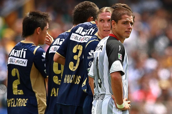 Acción Pumas-Chivas