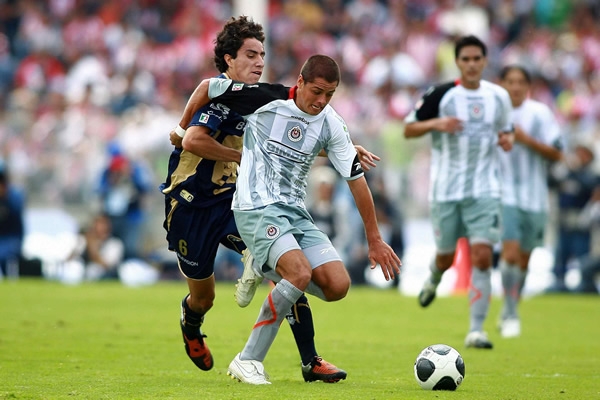 Acción Pumas-Chivas