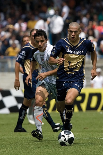 Acción Pumas-Chivas
