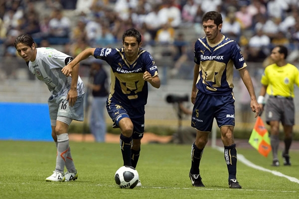 Acción Pumas-Chivas