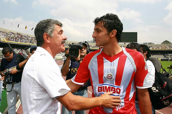 Acción Pumas-Chivas