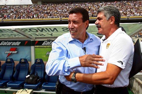 Acción Pumas-Chivas