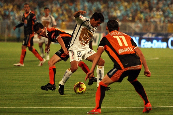 Acción Pumas 1-0 Pachuca.
