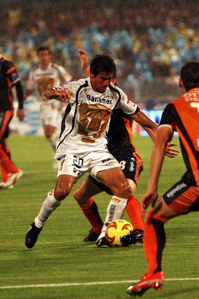 Acción Pumas 1-0 Pachuca.