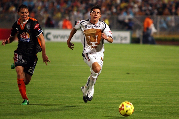 Acción Pumas 1-0 Pachuca.