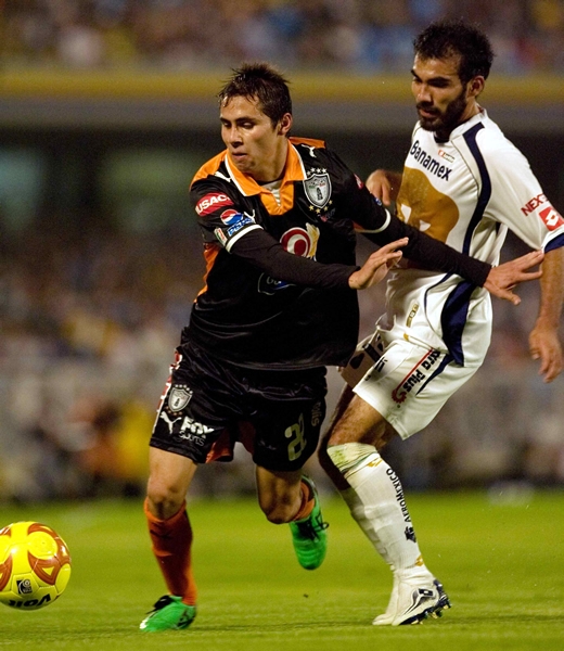 Acción Pumas 1-0 Pachuca.