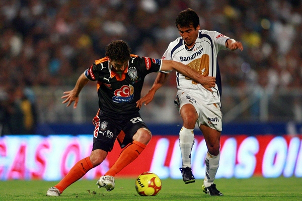 Acción Pumas 1-0 Pachuca.