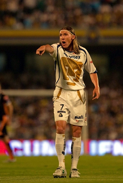 Acción Pumas 1-0 Pachuca.