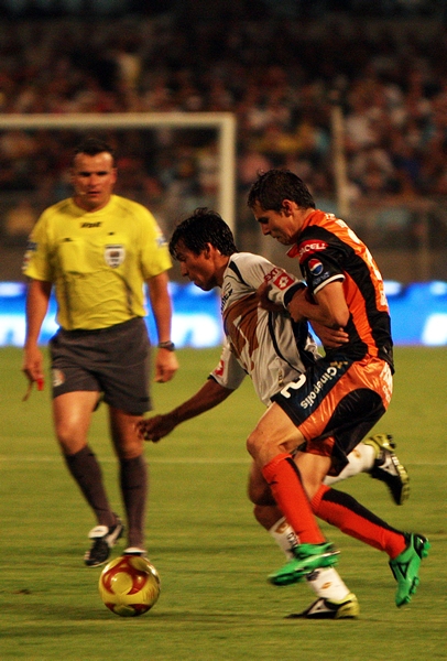 Acción Pumas 1-0 Pachuca.