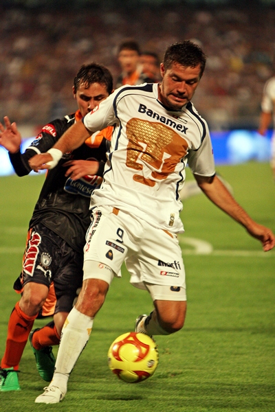 Acción Pumas 1-0 Pachuca.