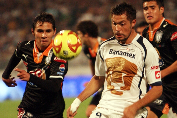 Acción Pumas 1-0 Pachuca.