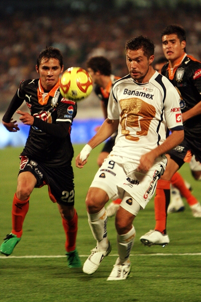 Acción Pumas 1-0 Pachuca.