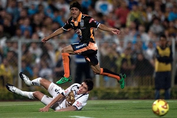 Acción Pumas 1-0 Pachuca.