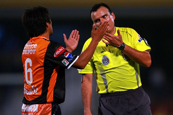 Acción Pumas 1-0 Pachuca.