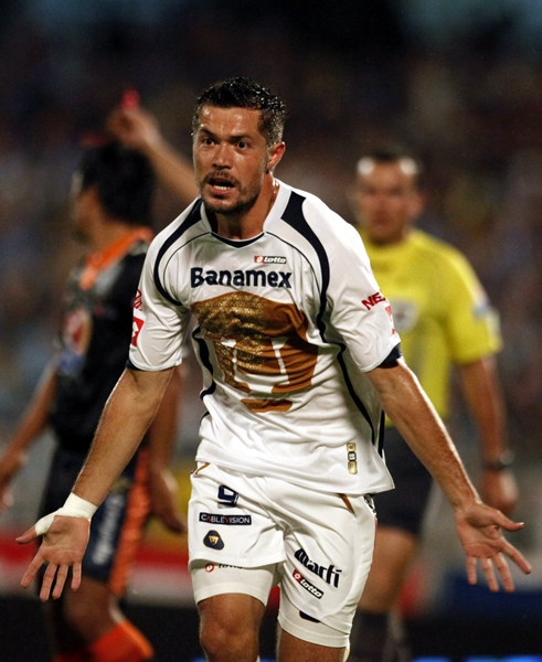 Acción Pumas 1-0 Pachuca.