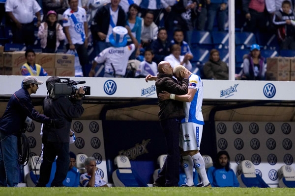 Acosta festeja con el Chelís