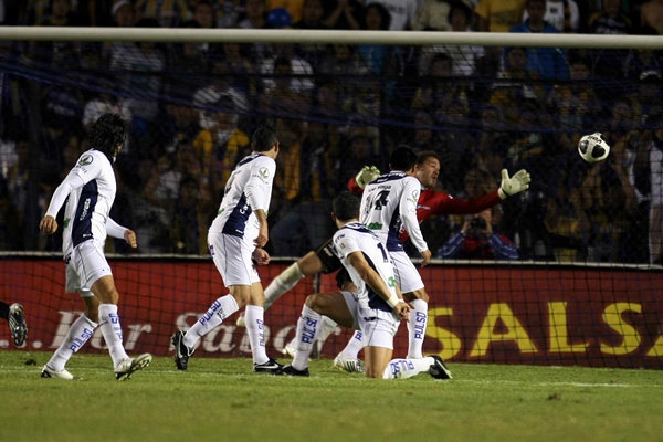Adrián Martínez recibió cuatro goles