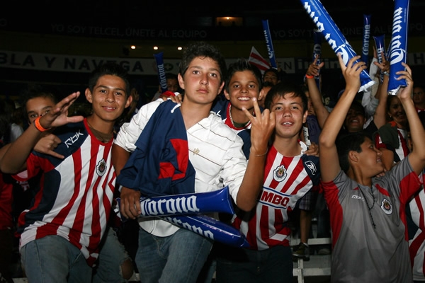 aficionados de chivas ante lanús