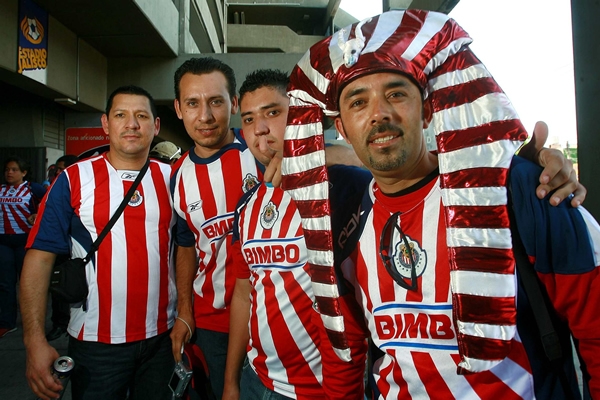 Aficionados de Chivas contra el América.
