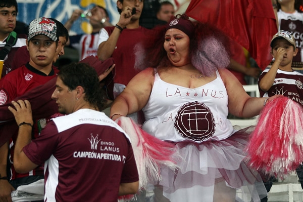 aficionados de lanus ante chivas