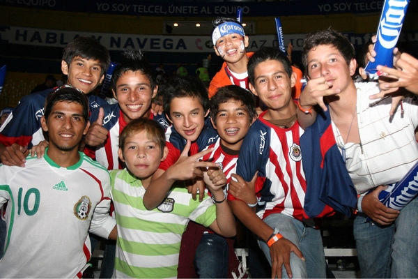 aficonados de chivas ante lanus