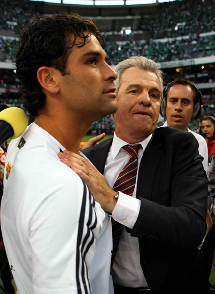 Aguirre y Márquez al finalizar el partido