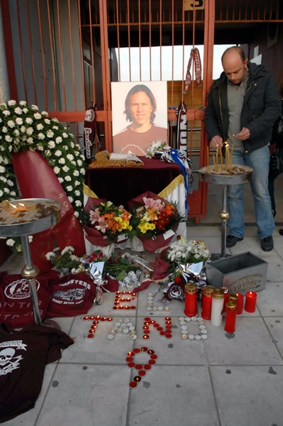 Al Tano lo han inmortalizado en Grecia.