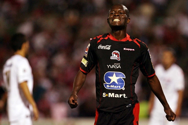 Alain Nkong no pudo anotarle a su ex equipo.