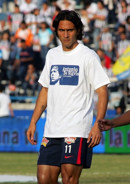 Aldo de Nigris durante el calentamiento