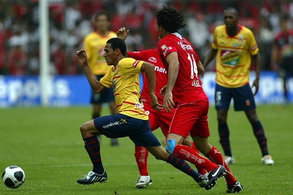 Aldo Leao intentando salir a velocidad