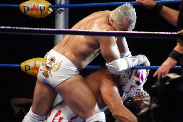 Alex Koslov castigando a Wagner