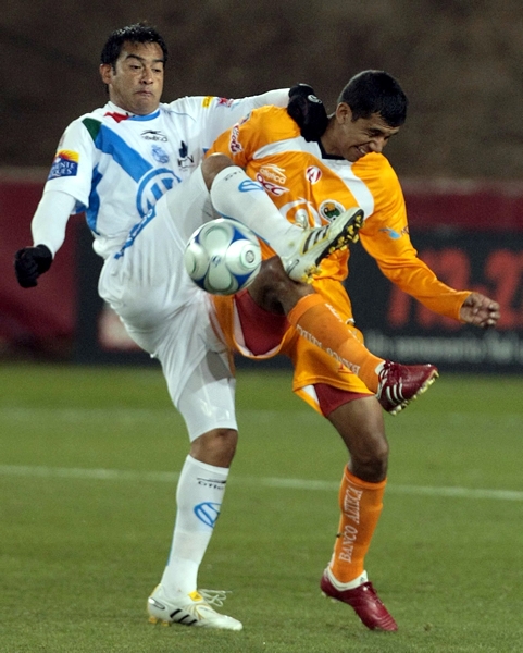 Ambos buscaron la pelota con buena fuerza.
