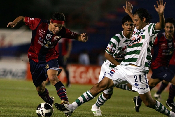 Ambos conjuntos pelearon por el triunfo