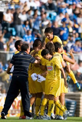 América venció a Cruz Azul esta tarde en el Estadio Azul.