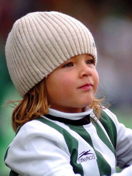 Angelical postal de una pequeña aficionada de Santos