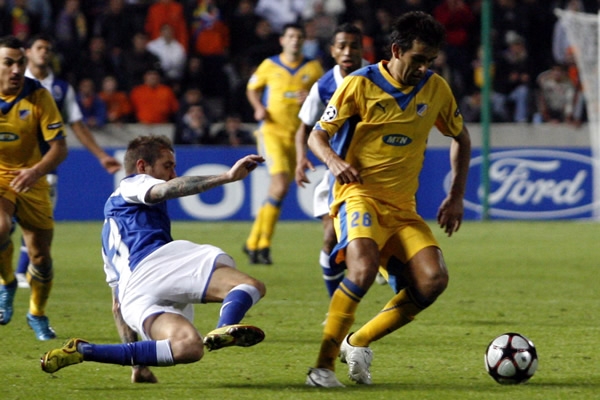 APOEL-Porto 8