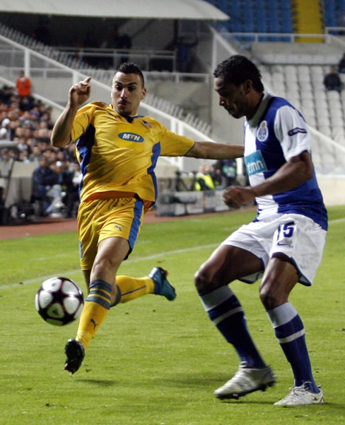 APOEL-Porto 3