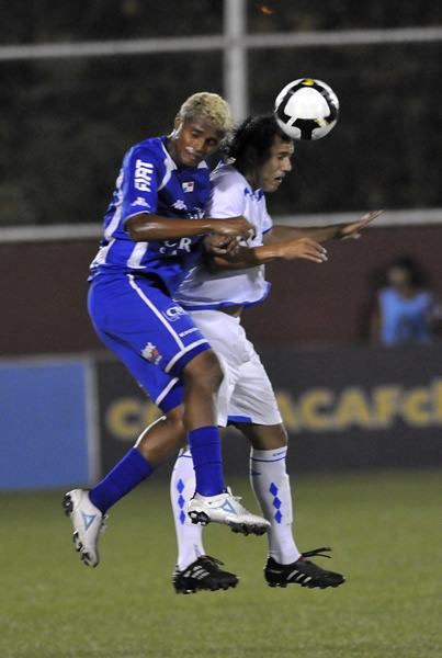 Árabe Unido-Cruz Azul