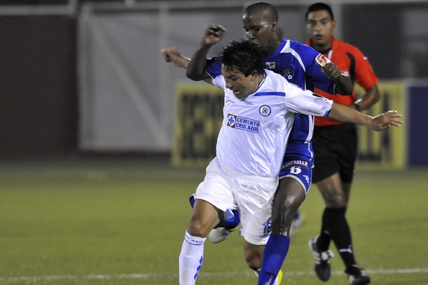 Árabe Unido-Cruz Azul