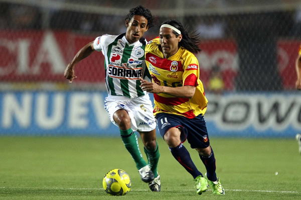 Arce sigue de cerca a Droguett.