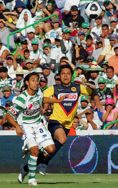 Arce sólo vio pasar el esférico.