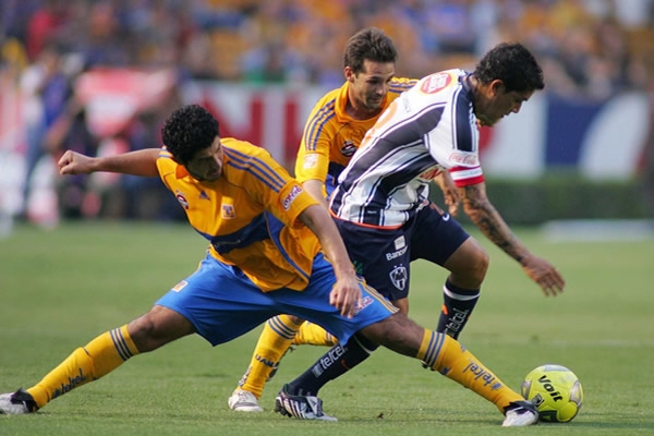 Arellano elude rivales