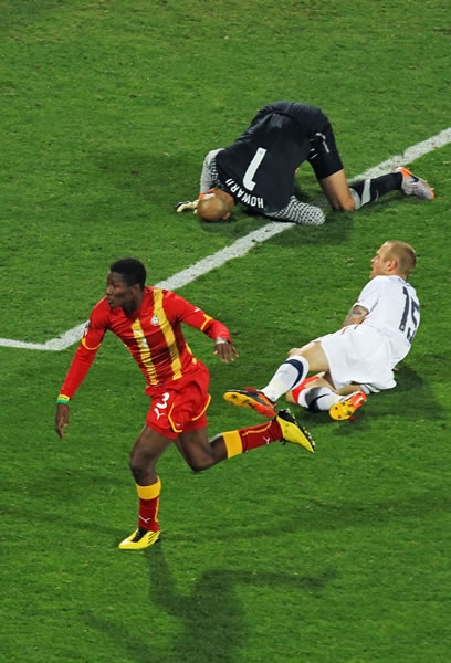 Asamoah Gyan se vistió de crack