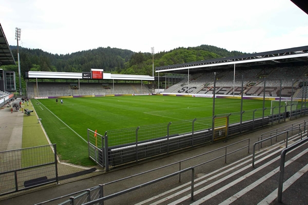 Badenova Stadium antes del cotejo