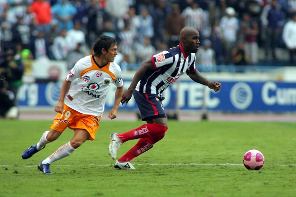 Baloy se quita a Cardozo