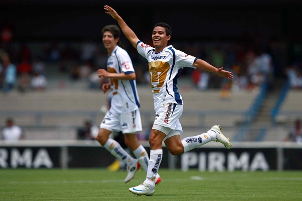 Barrera festejando en el Pumas ante Puebla1