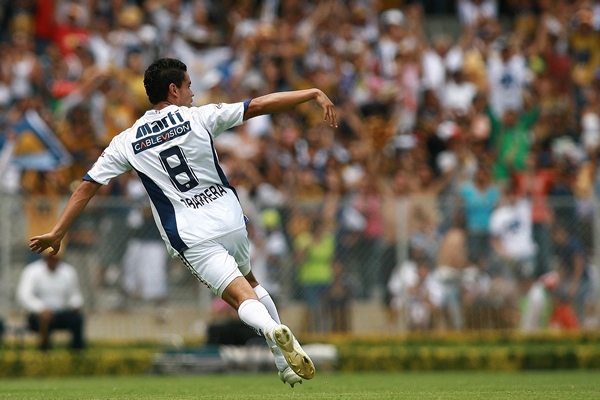 Barrera festejando en el Pumas ante Puebla2