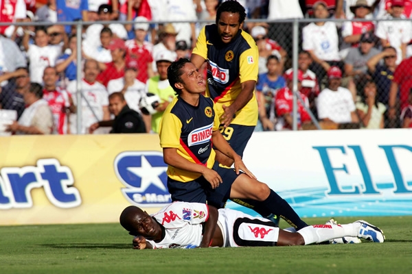 Beausejour contempla una dura entrada de Nkong