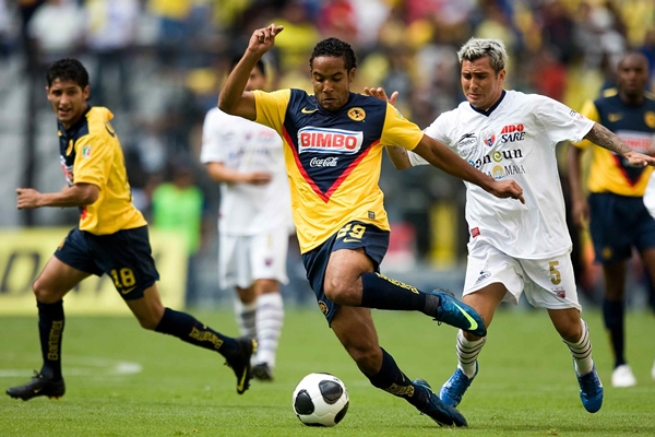 Beausejour intentando crear una oportunidad